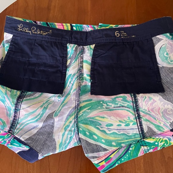Lilly Pulitzer Liana Short. Size 6. Navy, purple, green & pink. 100% Cotton - Picture 9 of 13